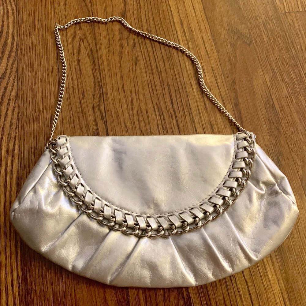 🐞Silver Metallic Clutch Purse with Chain